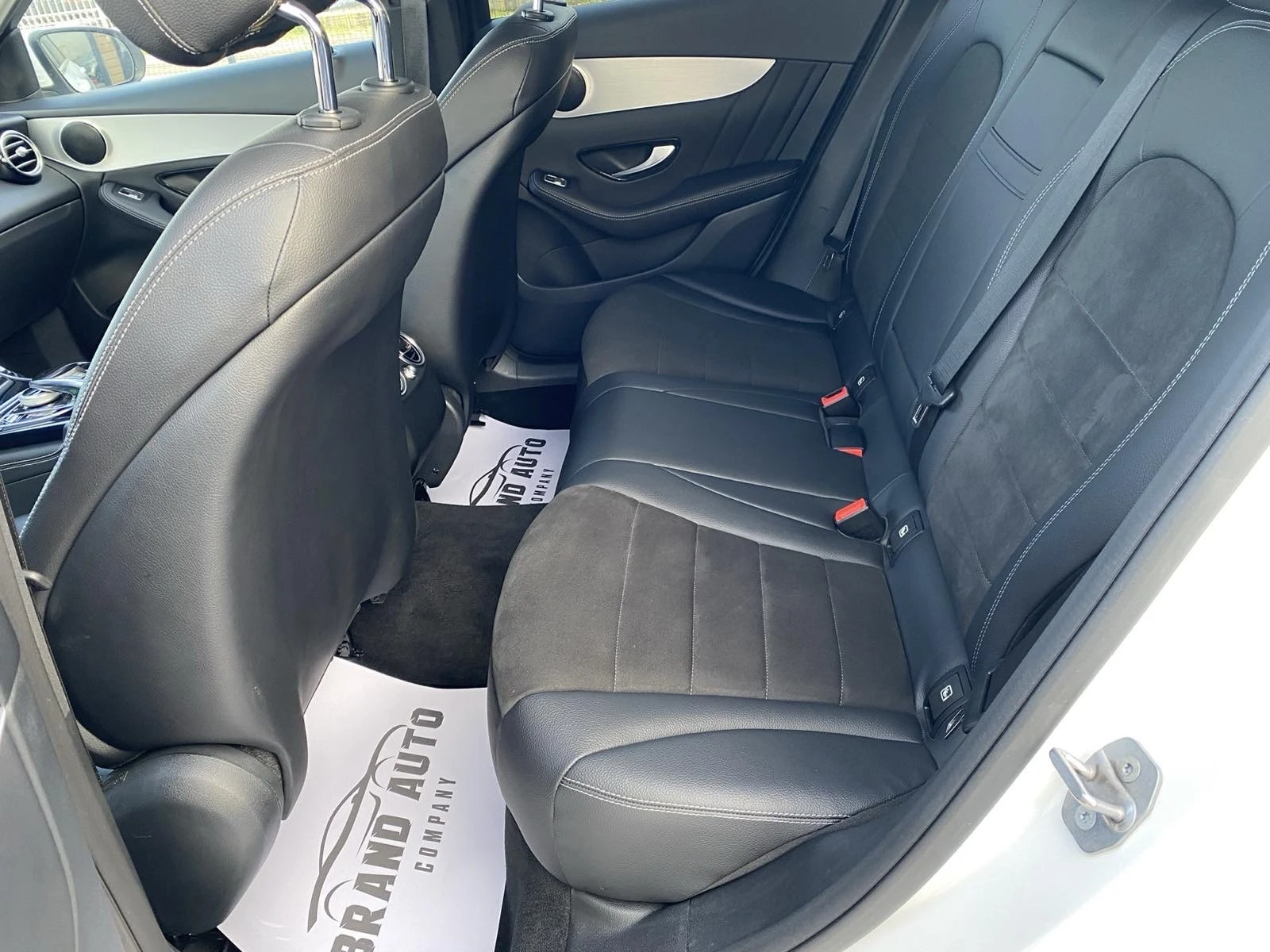 Mercedes-Benz GLC 250 * AMG PREMIUM * 4-MATIC * , снимка 11 - Автомобили и джипове - 53989607