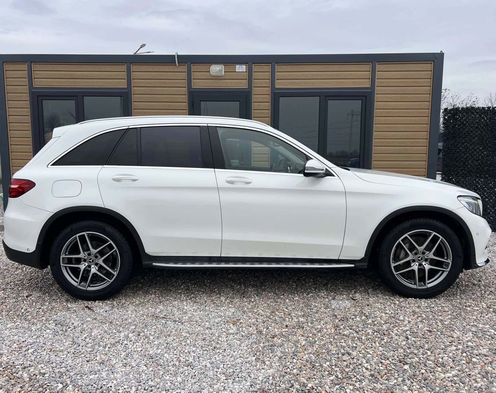 Mercedes-Benz GLC 250 * AMG PREMIUM * 4-MATIC * , снимка 4 - Автомобили и джипове - 53989607