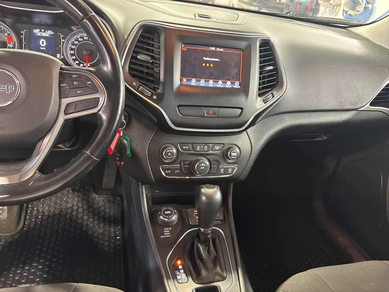 Jeep Cherokee * Sport * CARFAX * БЕЗ ПЪРВОНАЧАЛНА ВНОСКА, снимка 9 - Автомобили и джипове - 54923507
