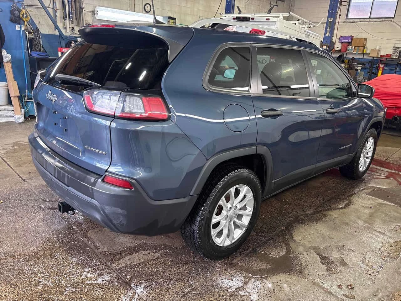 Jeep Cherokee * Sport * CARFAX * БЕЗ ПЪРВОНАЧАЛНА ВНОСКА, снимка 3 - Автомобили и джипове - 54923507