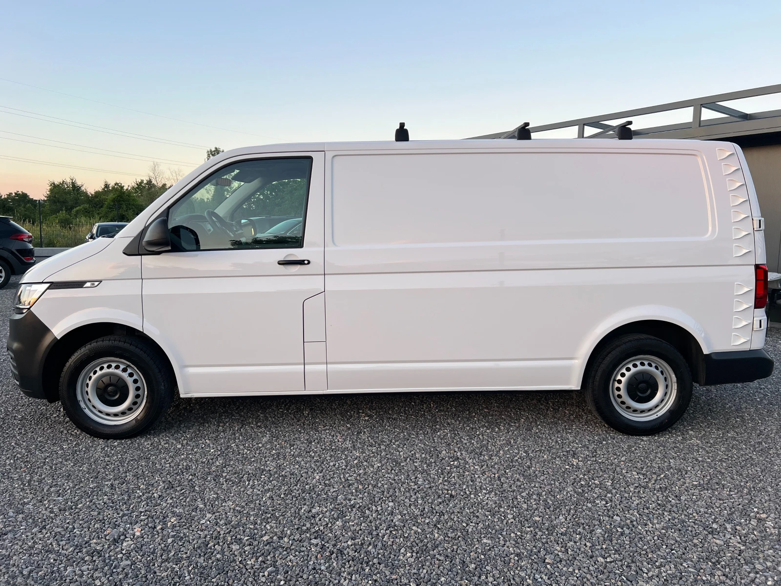 VW T6 2.0TDI ДЪЛГА БАЗА/3-Местен/Сервизна история/, снимка 2 - Бусове и автобуси - 54976698