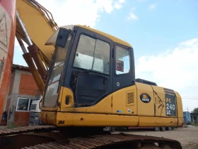      Komatsu PC240LC