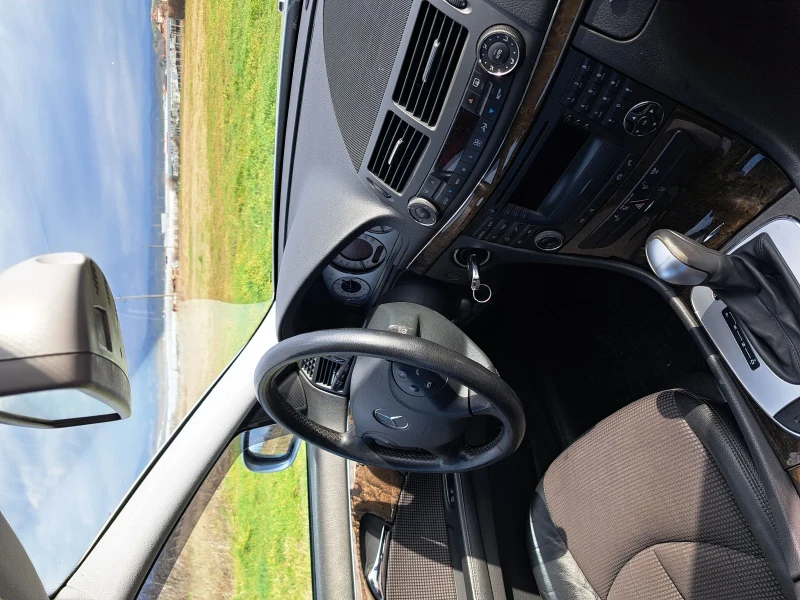 Mercedes-Benz E 220 Автоматичен теглич, снимка 9 - Автомобили и джипове - 53466302