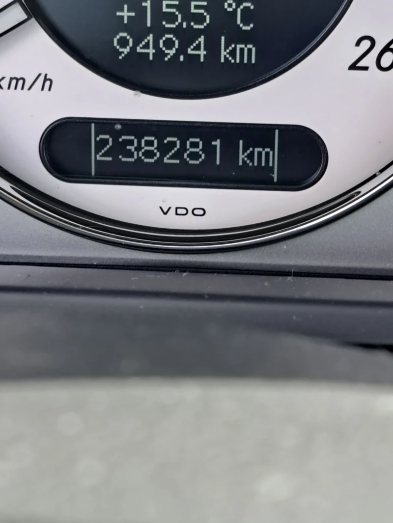 Mercedes-Benz E 220 Автоматичен теглич, снимка 8 - Автомобили и джипове - 53466302