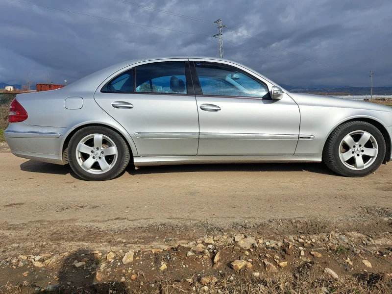 Mercedes-Benz E 220 Автоматичен теглич, снимка 5 - Автомобили и джипове - 53466302