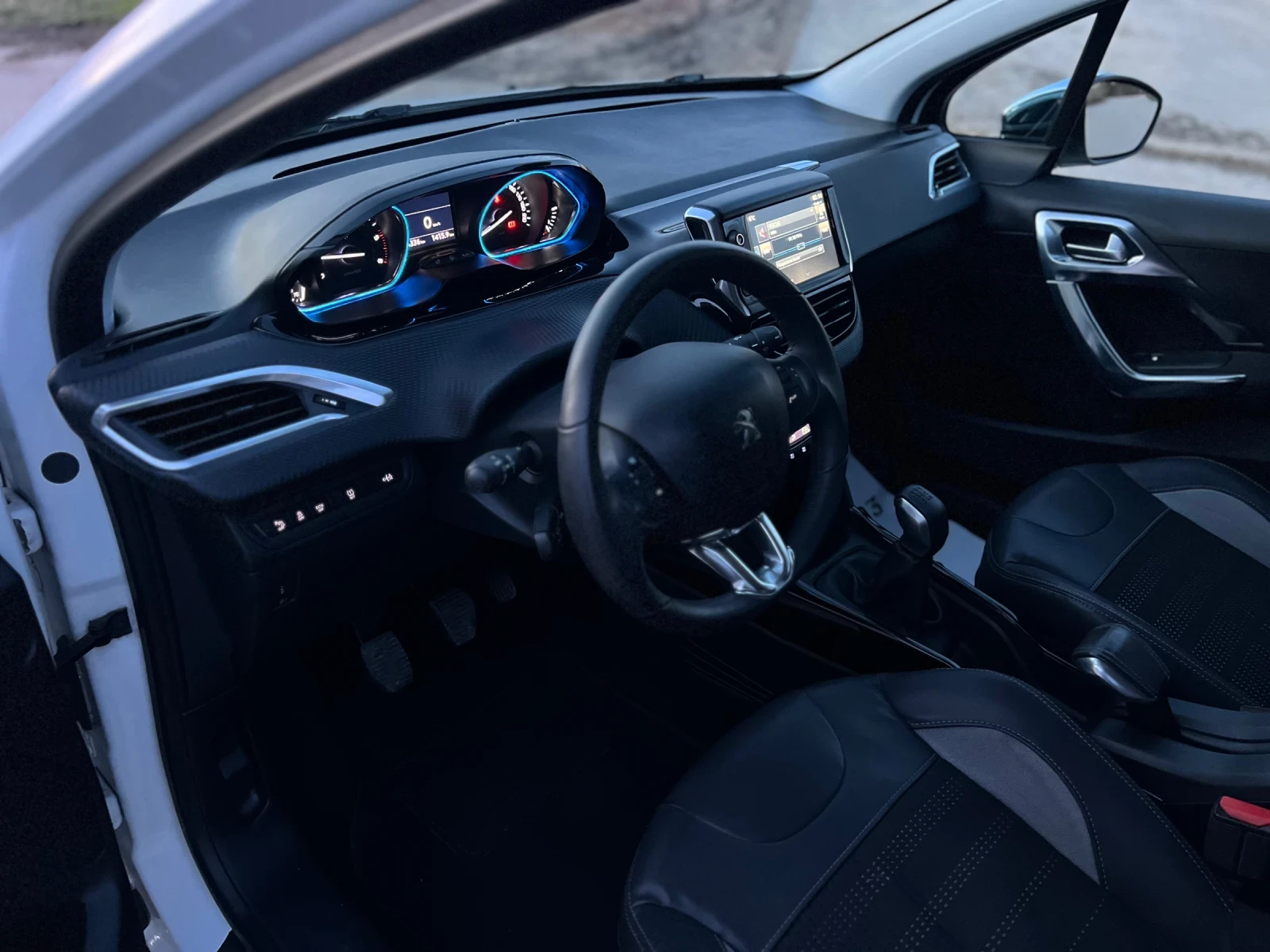 Peugeot 2008 1.6 HDI 92 кс. , снимка 14 - Автомобили и джипове - 53776267