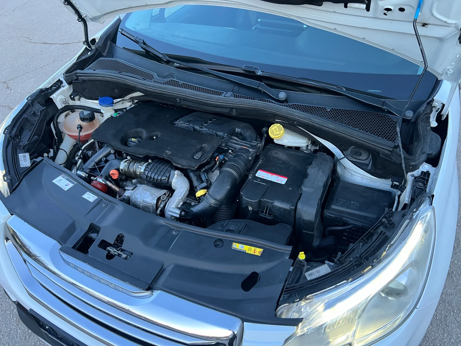 Peugeot 2008 1.6 HDI 92 кс. , снимка 13 - Автомобили и джипове - 53776267