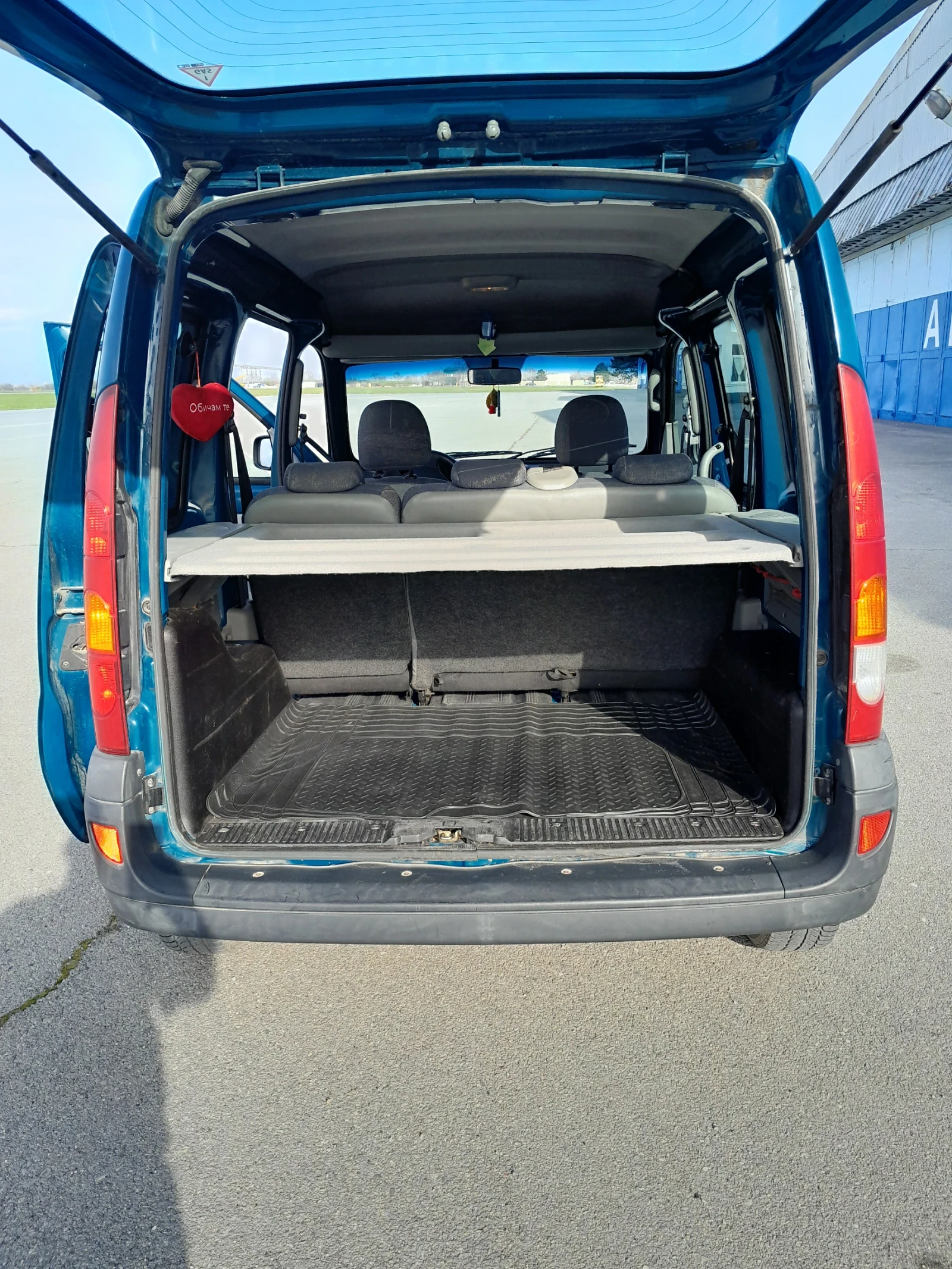 Renault Kangoo 1.6 16v 95кс. Газ-Бензин, снимка 11 - Автомобили и джипове - 53715673