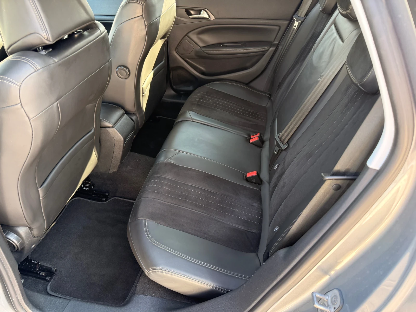 Peugeot 308 1, 6 HDI LED КОЖА НАВИГАЦИЯ, снимка 12 - Автомобили и джипове - 53735822