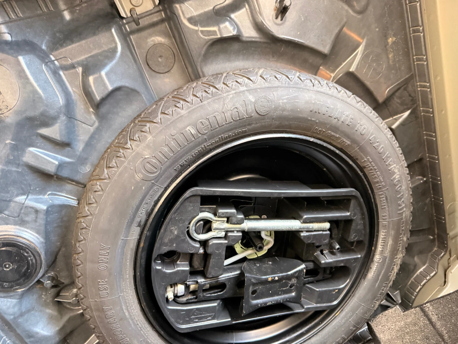 Peugeot 308 1, 6 HDI LED КОЖА НАВИГАЦИЯ, снимка 14 - Автомобили и джипове - 53735822