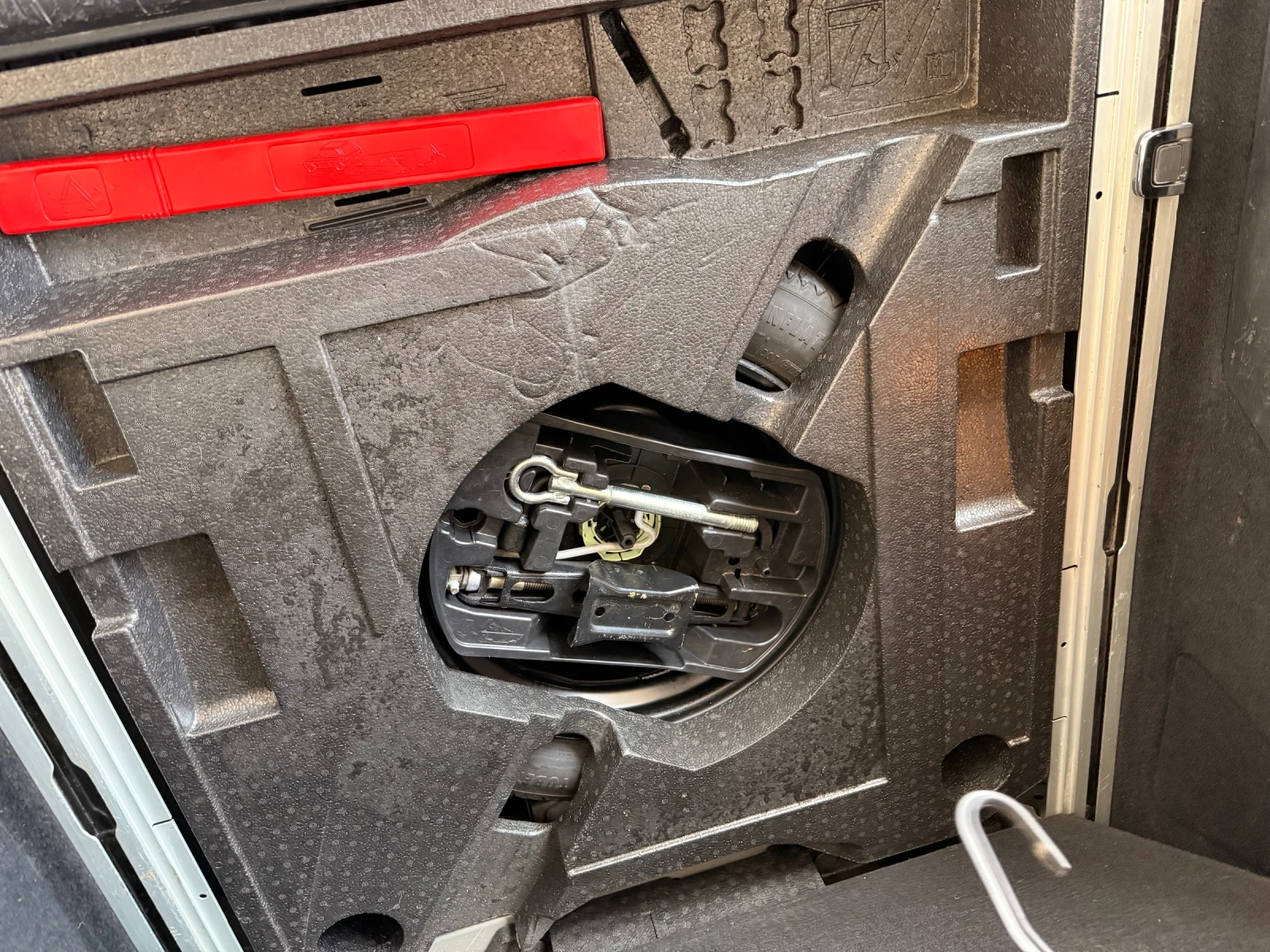 Peugeot 308 1, 6 HDI LED КОЖА НАВИГАЦИЯ, снимка 16 - Автомобили и джипове - 53735822