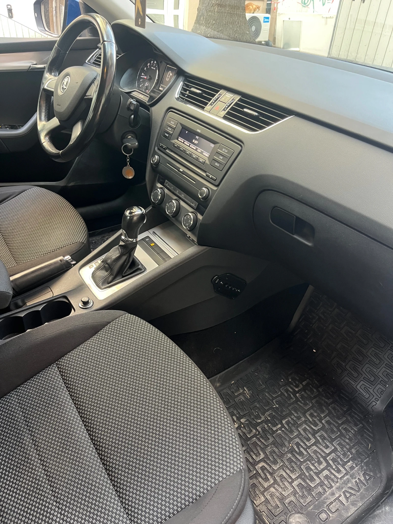 Skoda Octavia 1.6, снимка 6 - Автомобили и джипове - 53796969