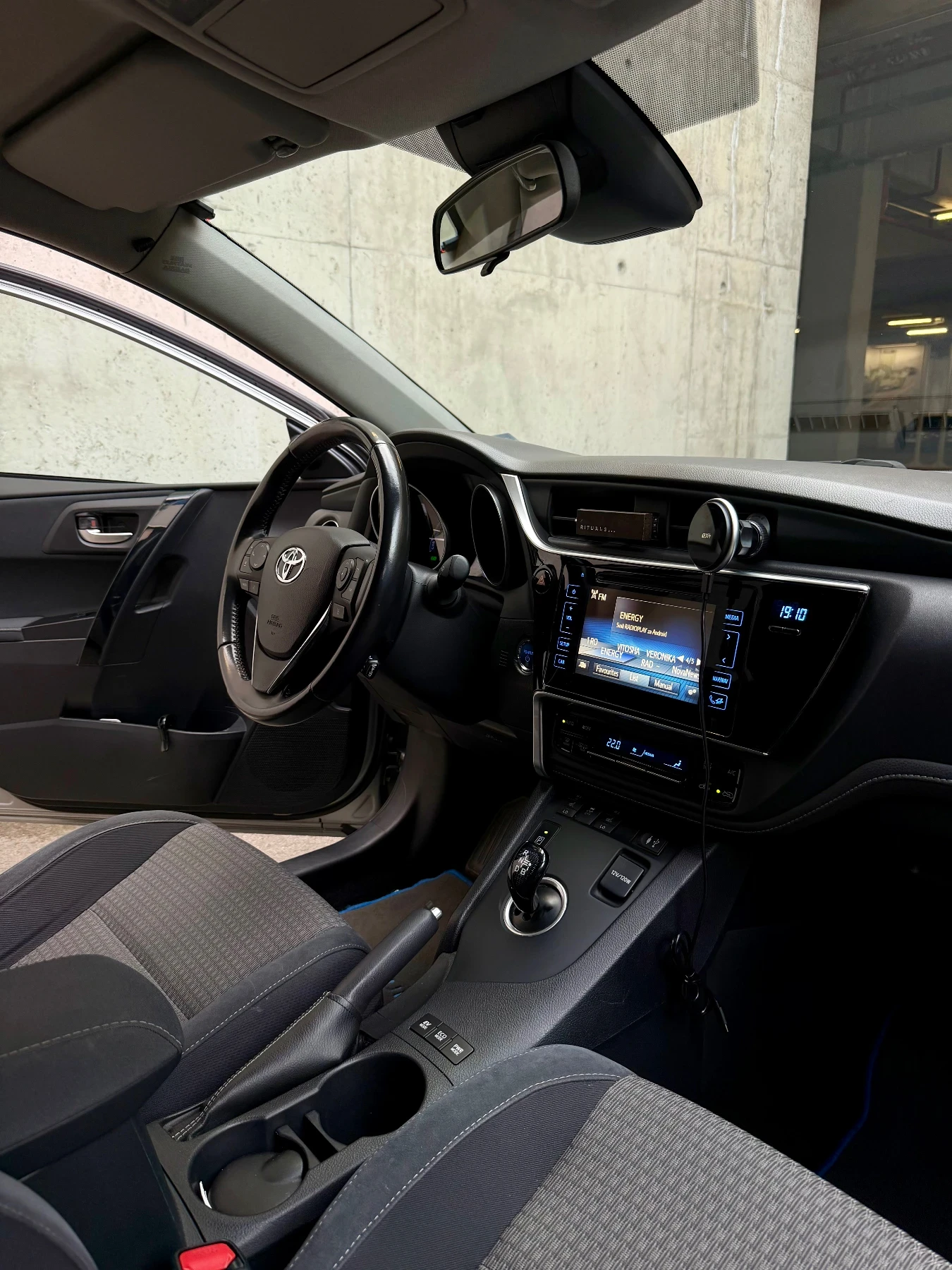 Toyota Auris | Първи собственик | ТМ Ауто София | Гаранция | , снимка 8 - Автомобили и джипове - 53845160