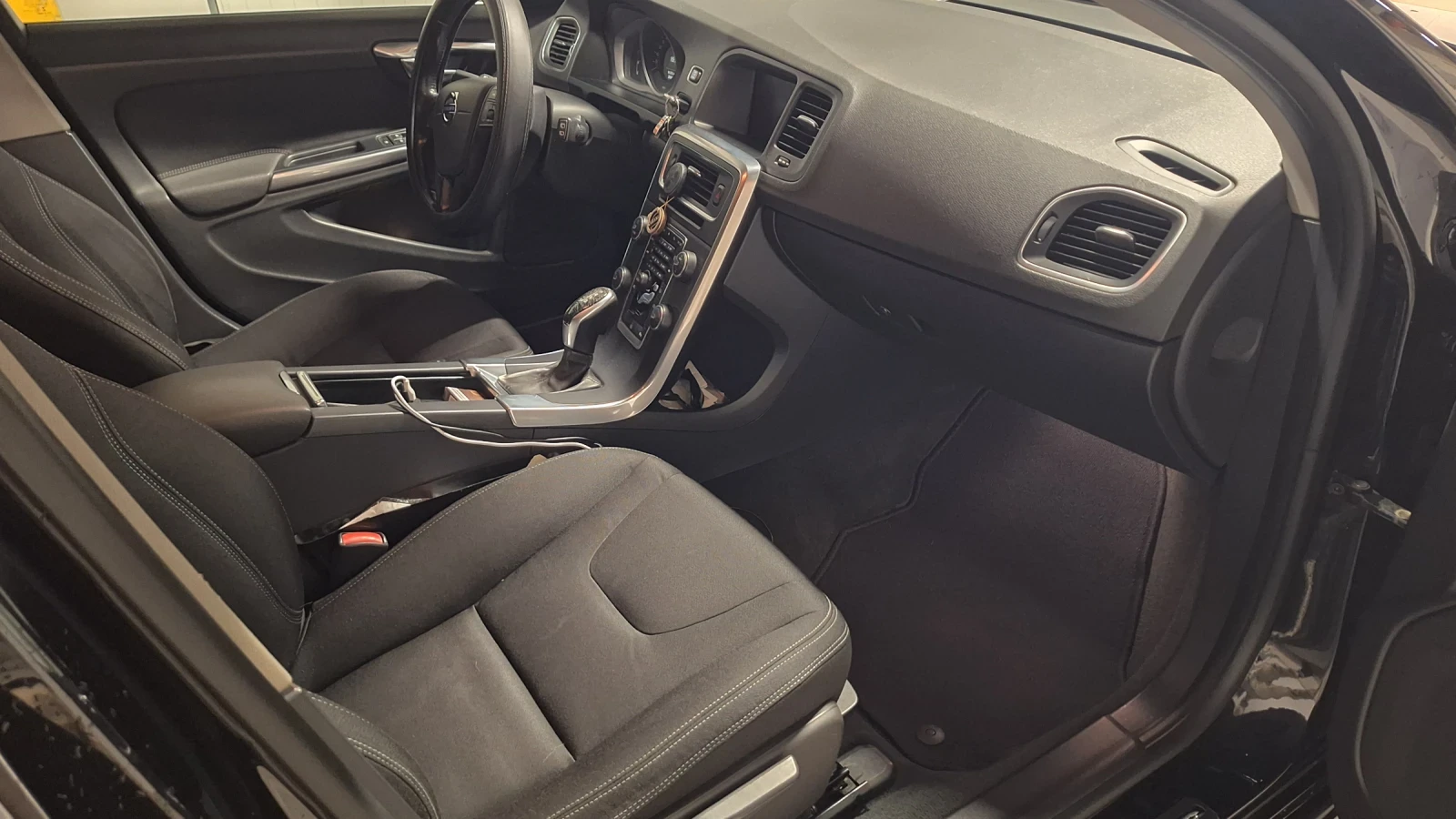 Volvo V60 D2, 1, 6 drive, снимка 8 - Автомобили и джипове - 54177780