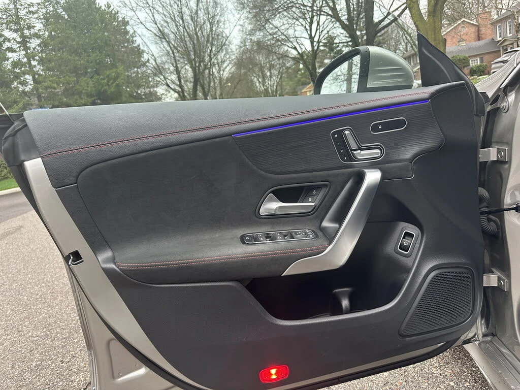 Mercedes-Benz CLA 250 4MATIC* AMG* ПАНОРАМА* 360 КАМЕРИ* AMBIENT* KEYLES, снимка 7 - Автомобили и джипове - 54224580