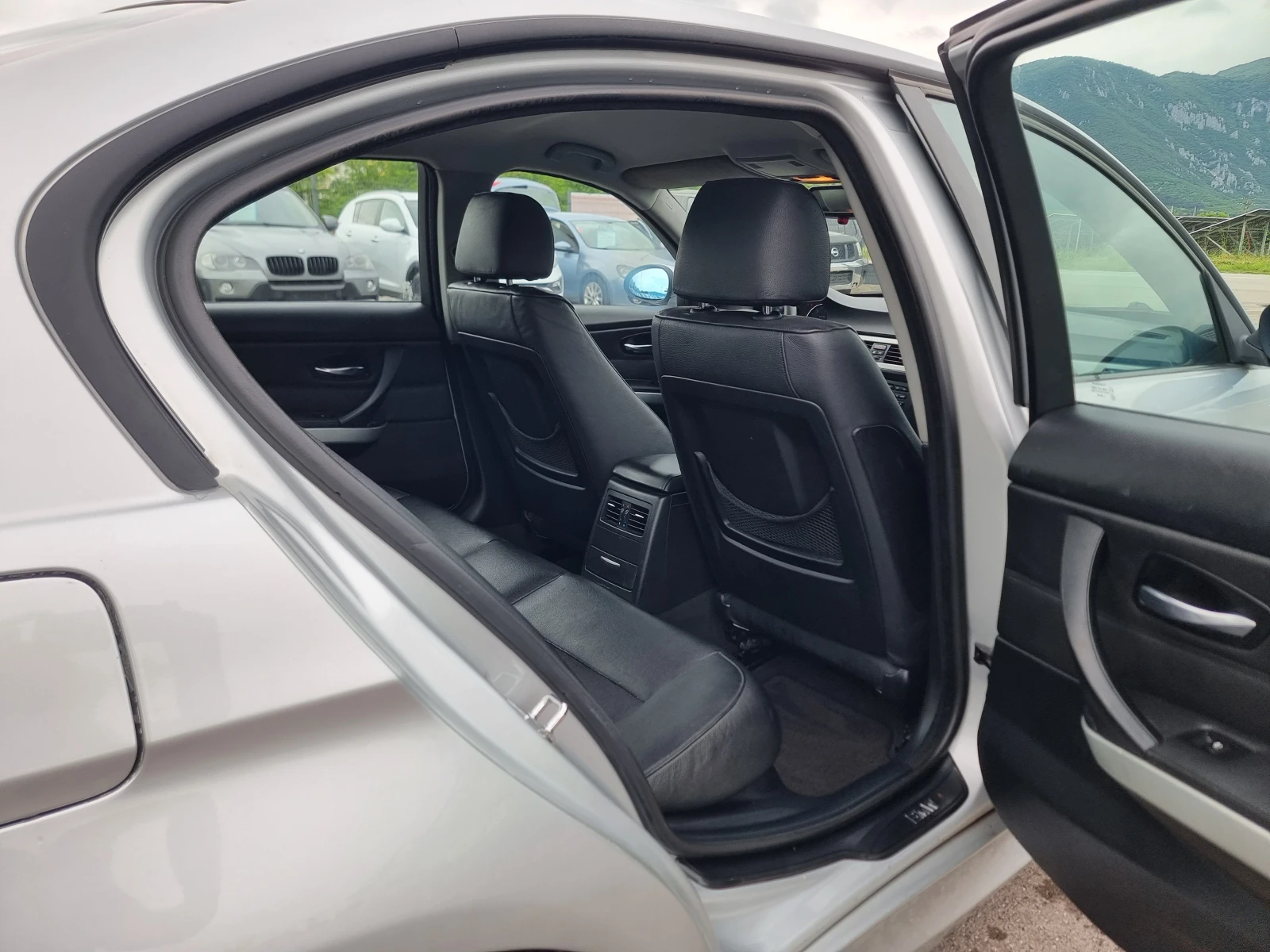 BMW 320 2.0D, снимка 14 - Автомобили и джипове - 54643842