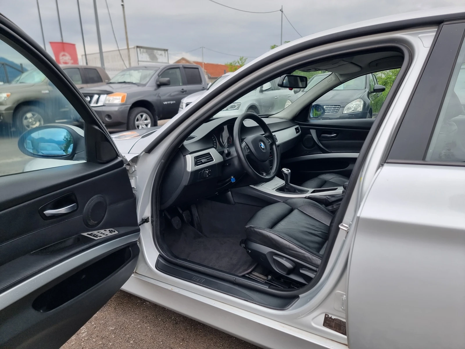 BMW 320 2.0D, снимка 10 - Автомобили и джипове - 54643842