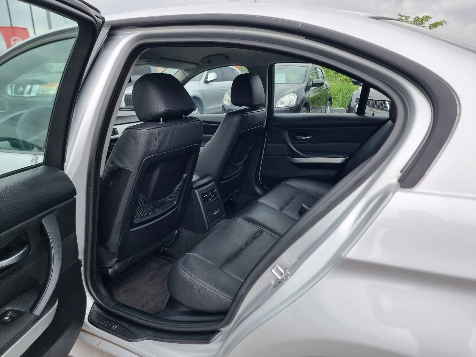 BMW 320 2.0D, снимка 11 - Автомобили и джипове - 54643842
