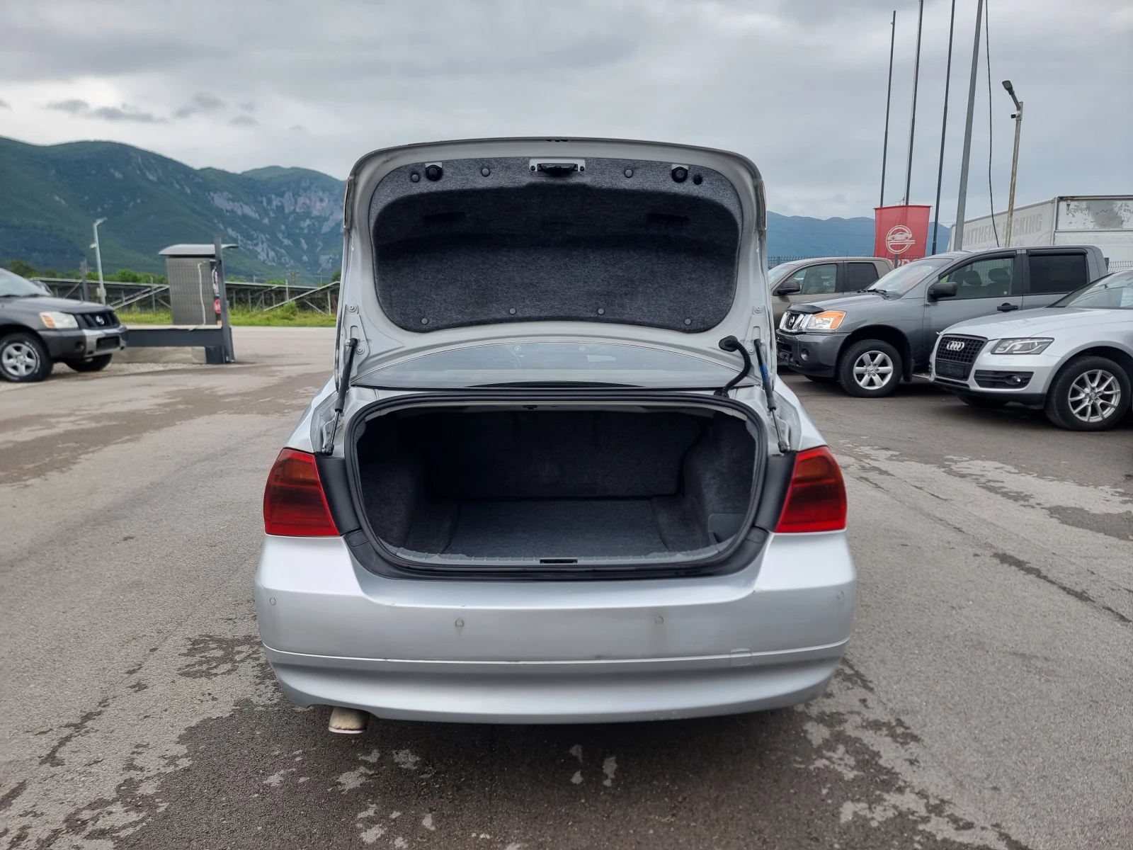 BMW 320 2.0D, снимка 13 - Автомобили и джипове - 54643842