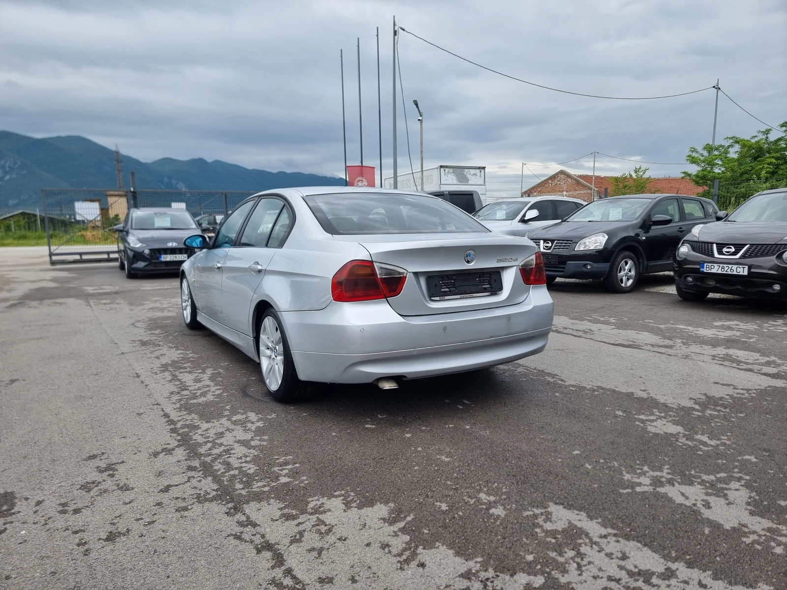 BMW 320 2.0D, снимка 5 - Автомобили и джипове - 54643842