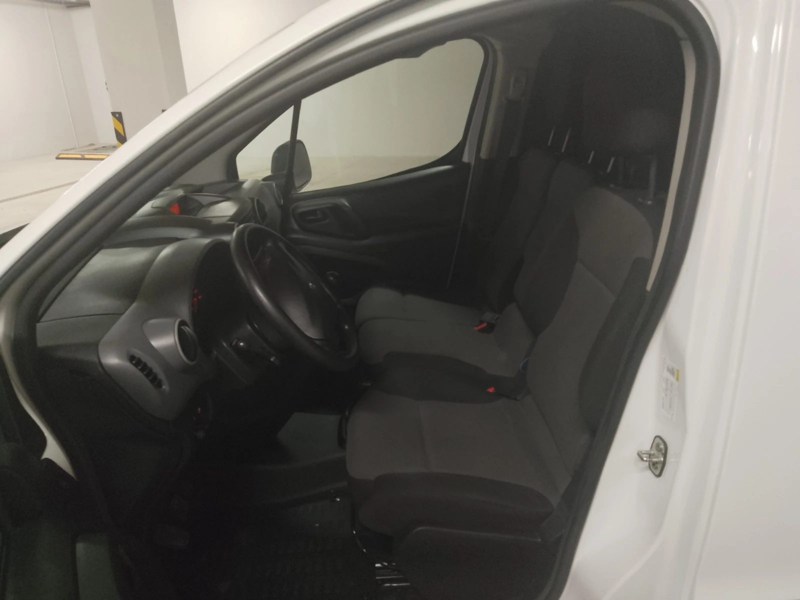 Peugeot Partner 1.6 HDI, снимка 9 - Автомобили и джипове - 54989938