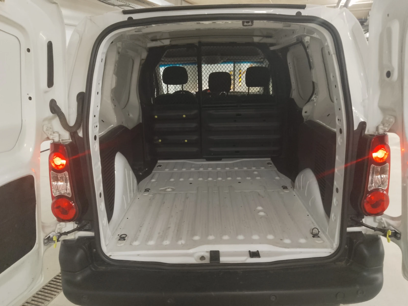 Peugeot Partner 1.6 HDI, снимка 12 - Автомобили и джипове - 54989938