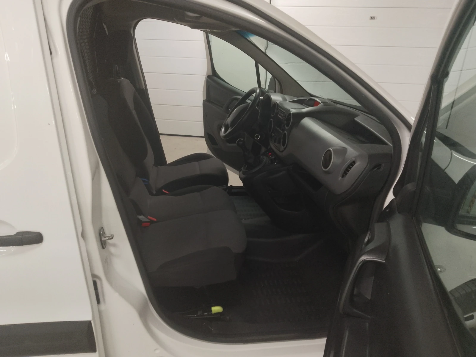 Peugeot Partner 1.6 HDI, снимка 10 - Автомобили и джипове - 54989938