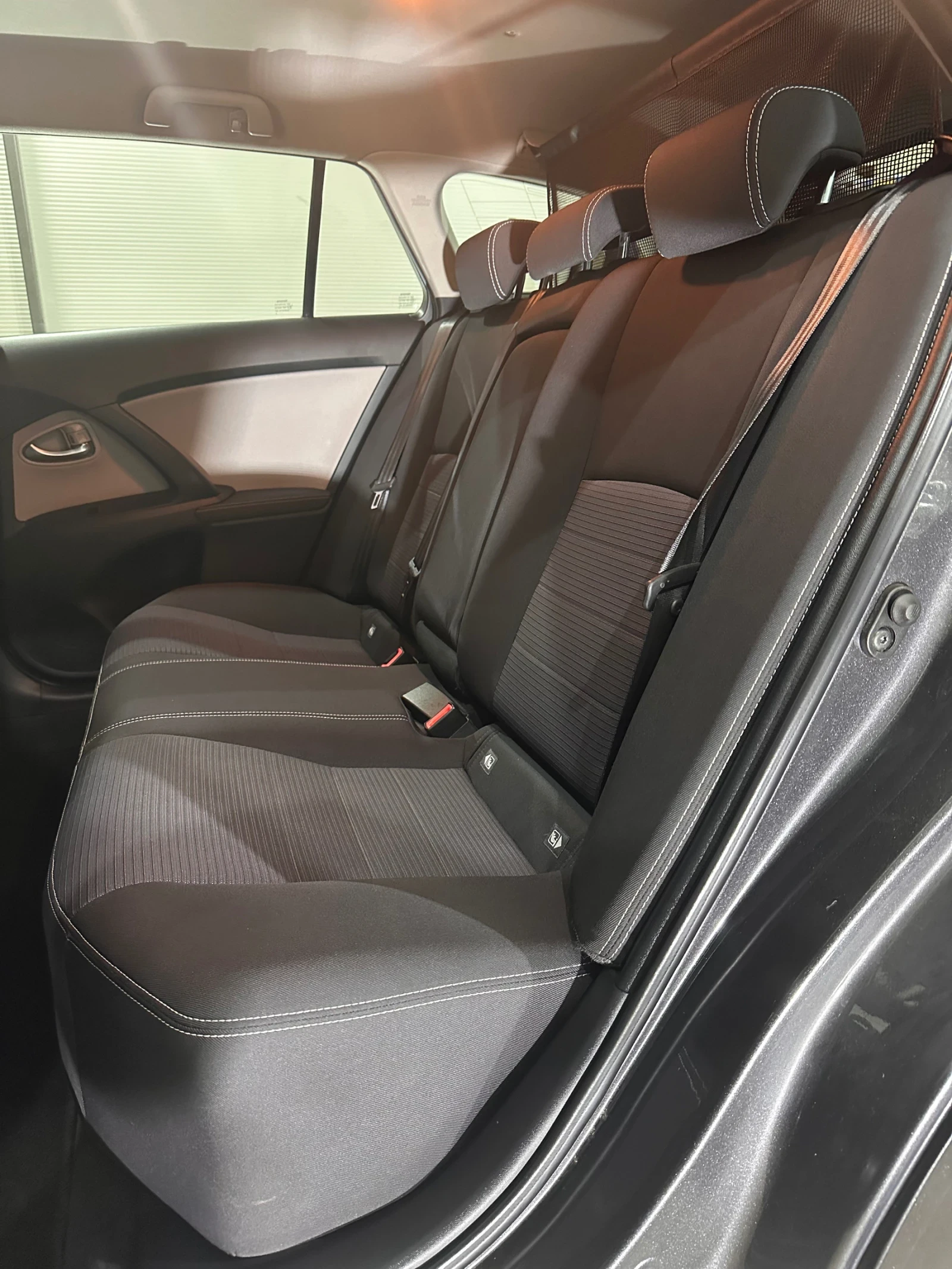 Toyota Avensis D-4D Touring sport, снимка 16 - Автомобили и джипове - 55056896
