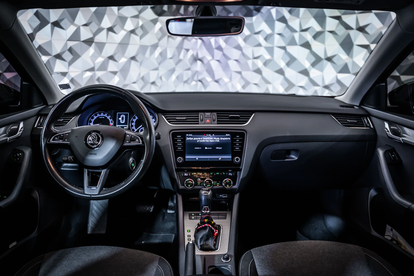 Skoda Octavia 2, 0 TDI DSG * LED* Keyless* Подгрев* , снимка 11 - Автомобили и джипове - 55570671