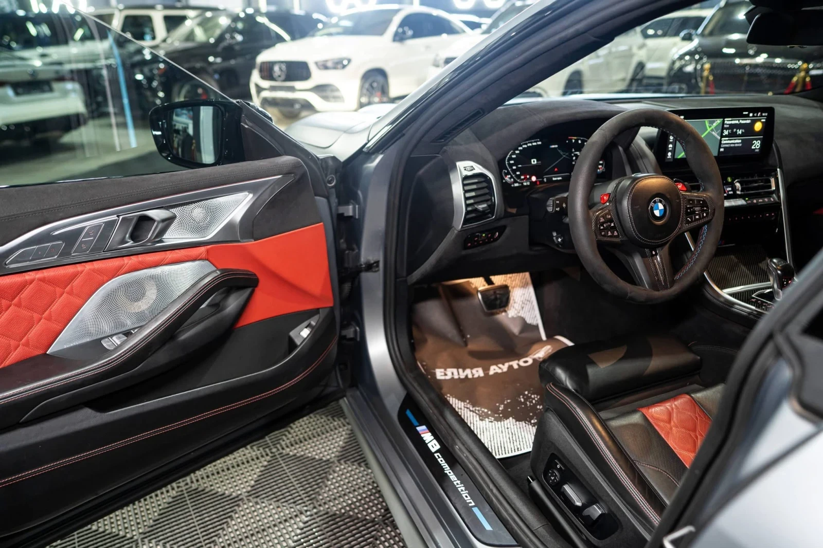 BMW M8 COMPETITION CARBON CERAMIC LED B&W ЛИЗИНГ 100%, снимка 11 - Автомобили и джипове - 55679150