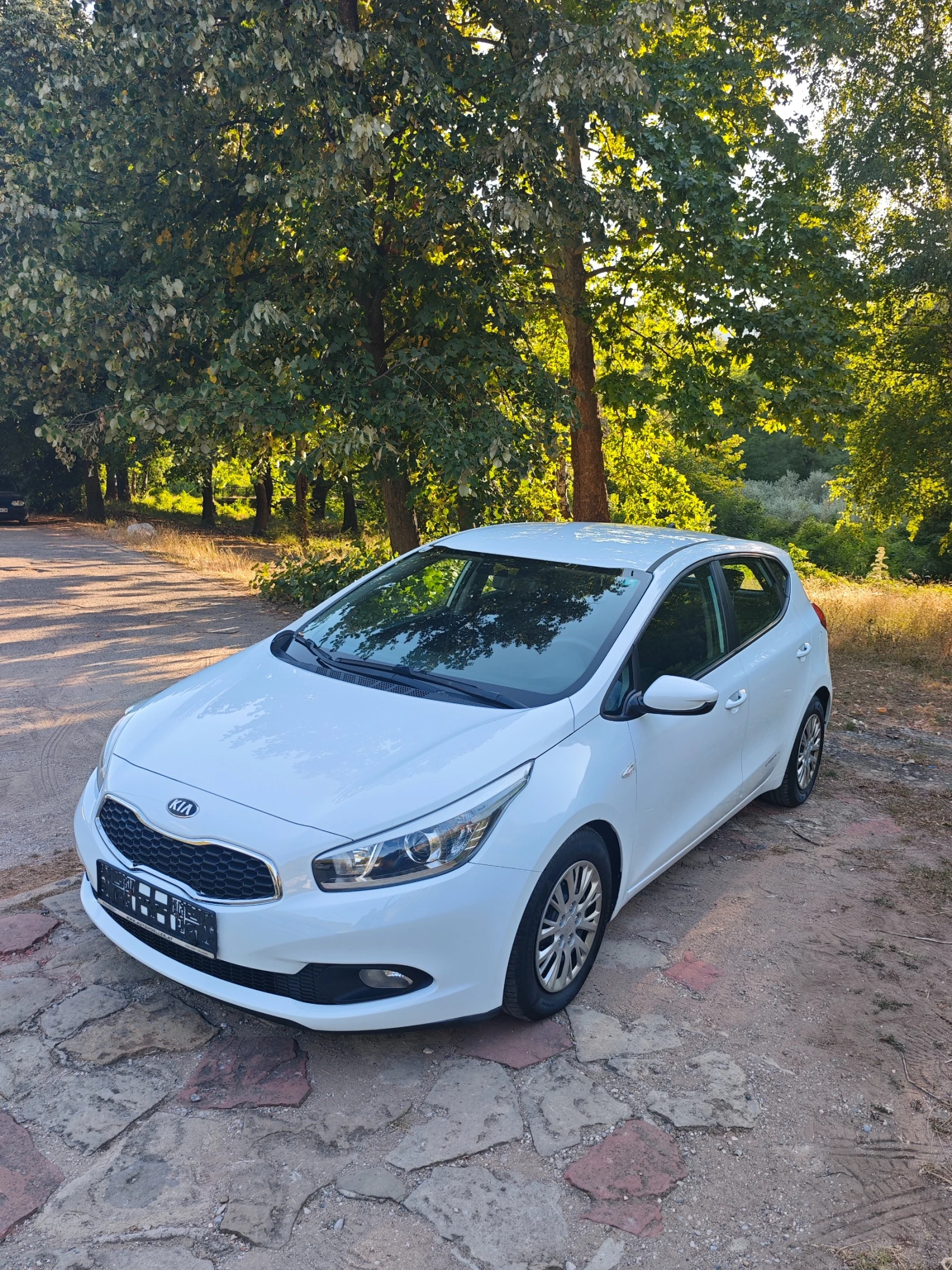 Kia Ceed 1.4I НОВ ВНОС, снимка 12 - Автомобили и джипове - 55898011
