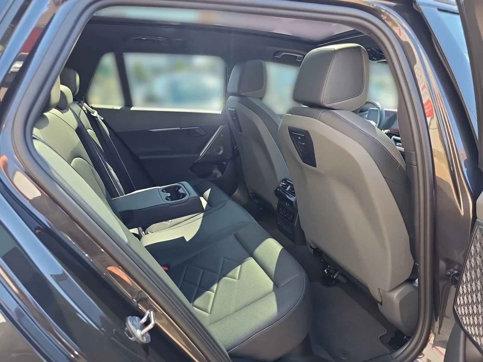 BMW i5 40eDRIVE/340HP/MSPORT/360/PANO/I-GLOW/901z, снимка 10 - Автомобили и джипове - 56199922