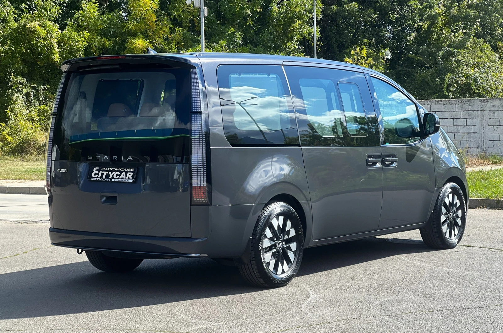 Hyundai Staria SIGANTURE / HYBRID/ BOSE/ PANO/ 7-МЕСТЕН/ ГАРАНЦИЯ, снимка 6 - Автомобили и джипове - 56210744