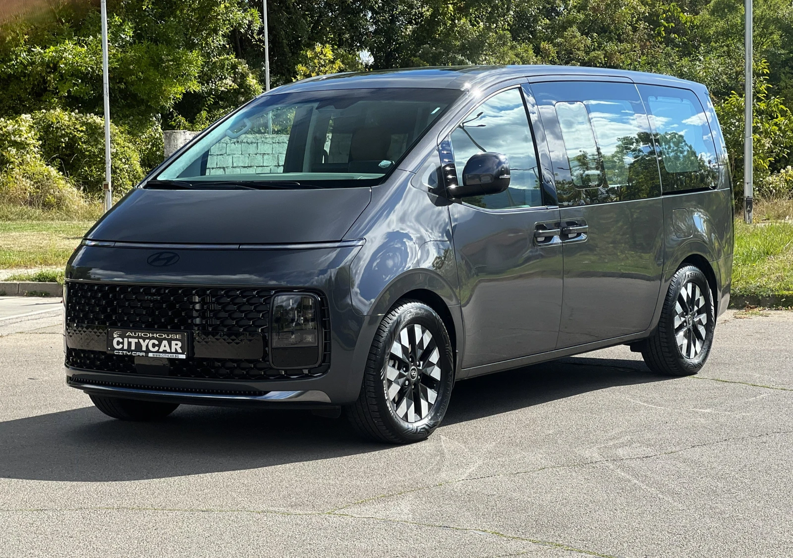 Hyundai Staria SIGANTURE / HYBRID/ BOSE/ PANO/ 7-МЕСТЕН/ ГАРАНЦИЯ, снимка 3 - Автомобили и джипове - 56210744