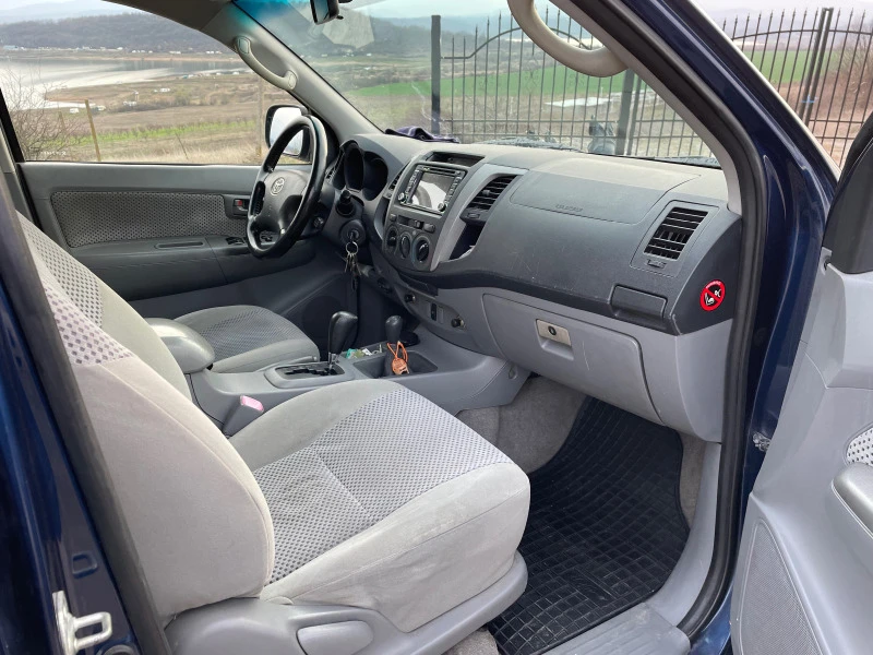 Toyota Hilux 3.0, снимка 11 - Автомобили и джипове - 49471109