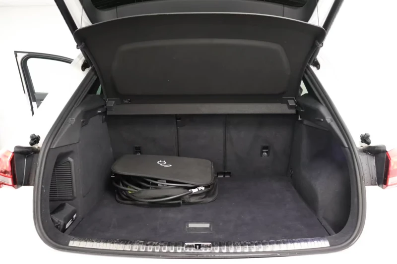 Audi Q3 45TFSIe/S-LINE/245HP/ACC/CAM/AMBI/CARPLAY/BSA/829f, снимка 5 - Автомобили и джипове - 52049986