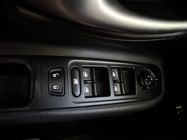 Jeep Renegade 2.4 LPG, снимка 15 - Автомобили и джипове - 54572456