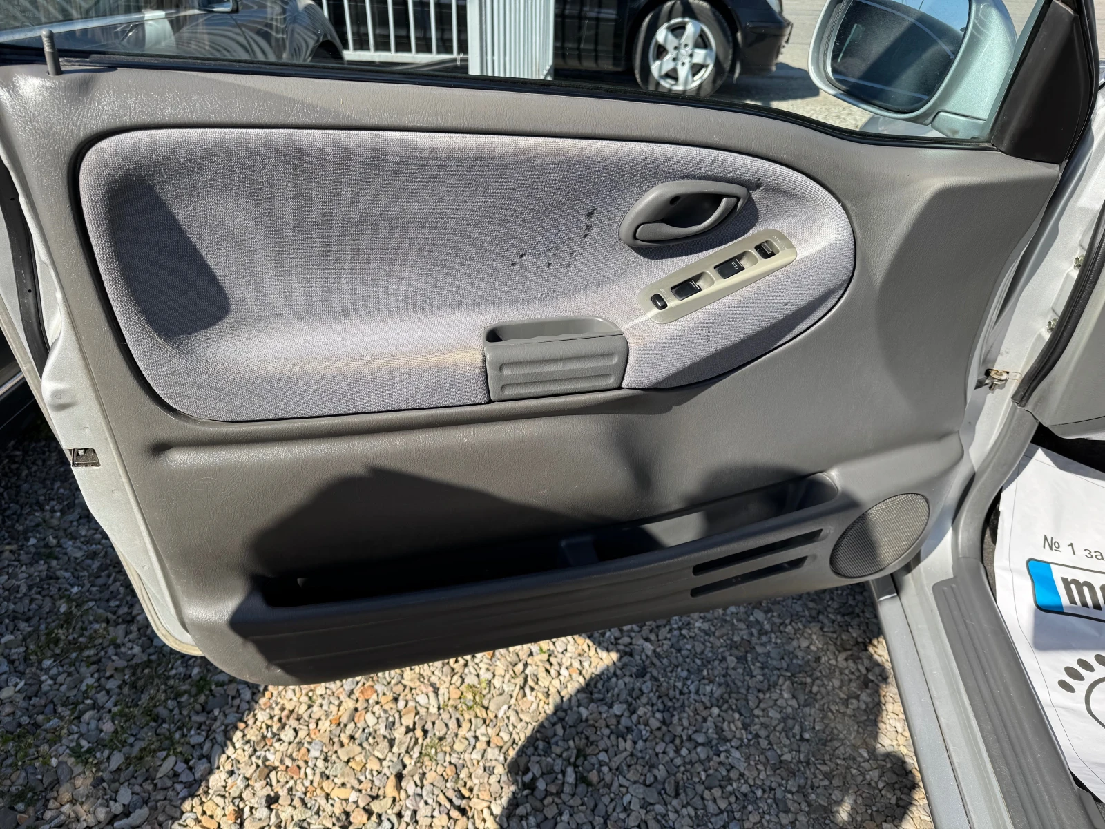 Suzuki Grand vitara 1.6i 94kc, снимка 8 - Автомобили и джипове - 53747787