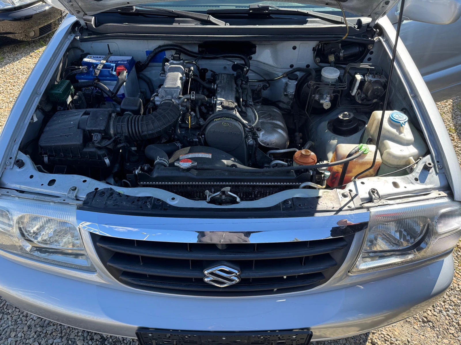 Suzuki Grand vitara 1.6i 94kc, снимка 15 - Автомобили и джипове - 53747787