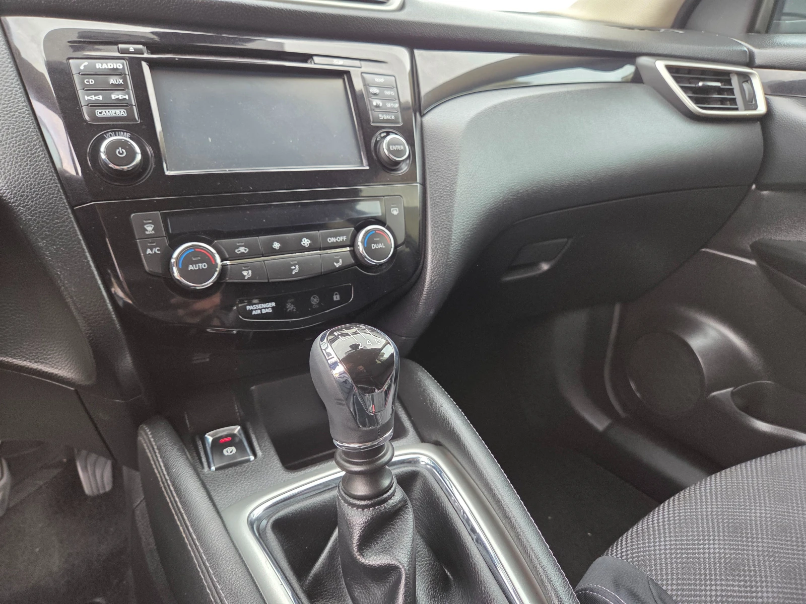 Nissan Qashqai 1.5dci 110кс., снимка 8 - Автомобили и джипове - 54203846