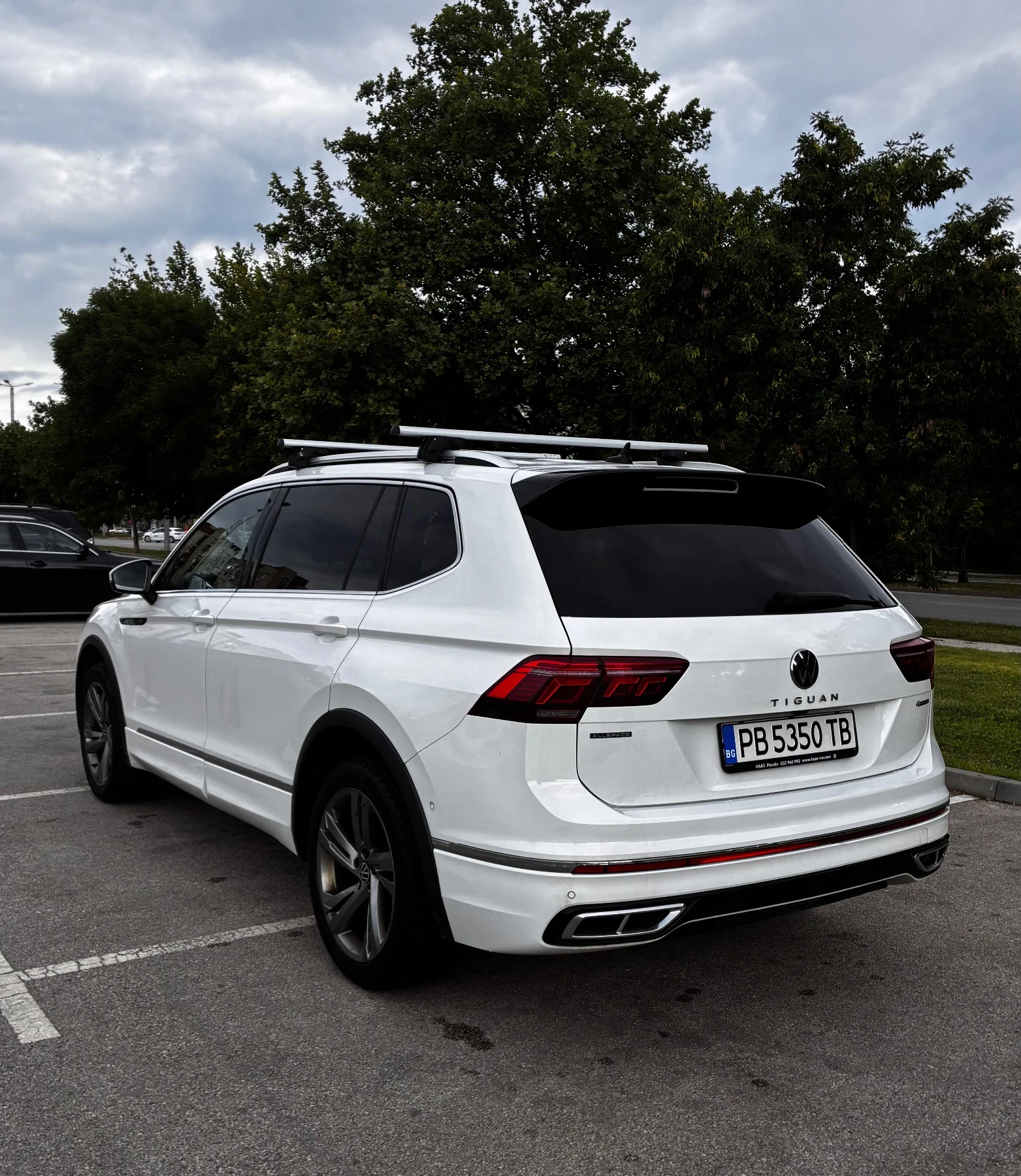 VW Tiguan Allspace Allspace R-line 4-motion още 30 месеца гаранция, снимка 3 - Автомобили и джипове - 54892377
