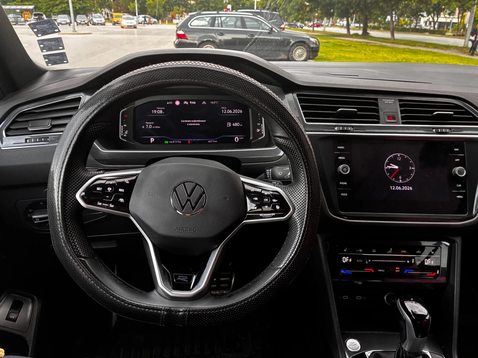 VW Tiguan Allspace Allspace R-line 4-motion още 30 месеца гаранция, снимка 7 - Автомобили и джипове - 54892377