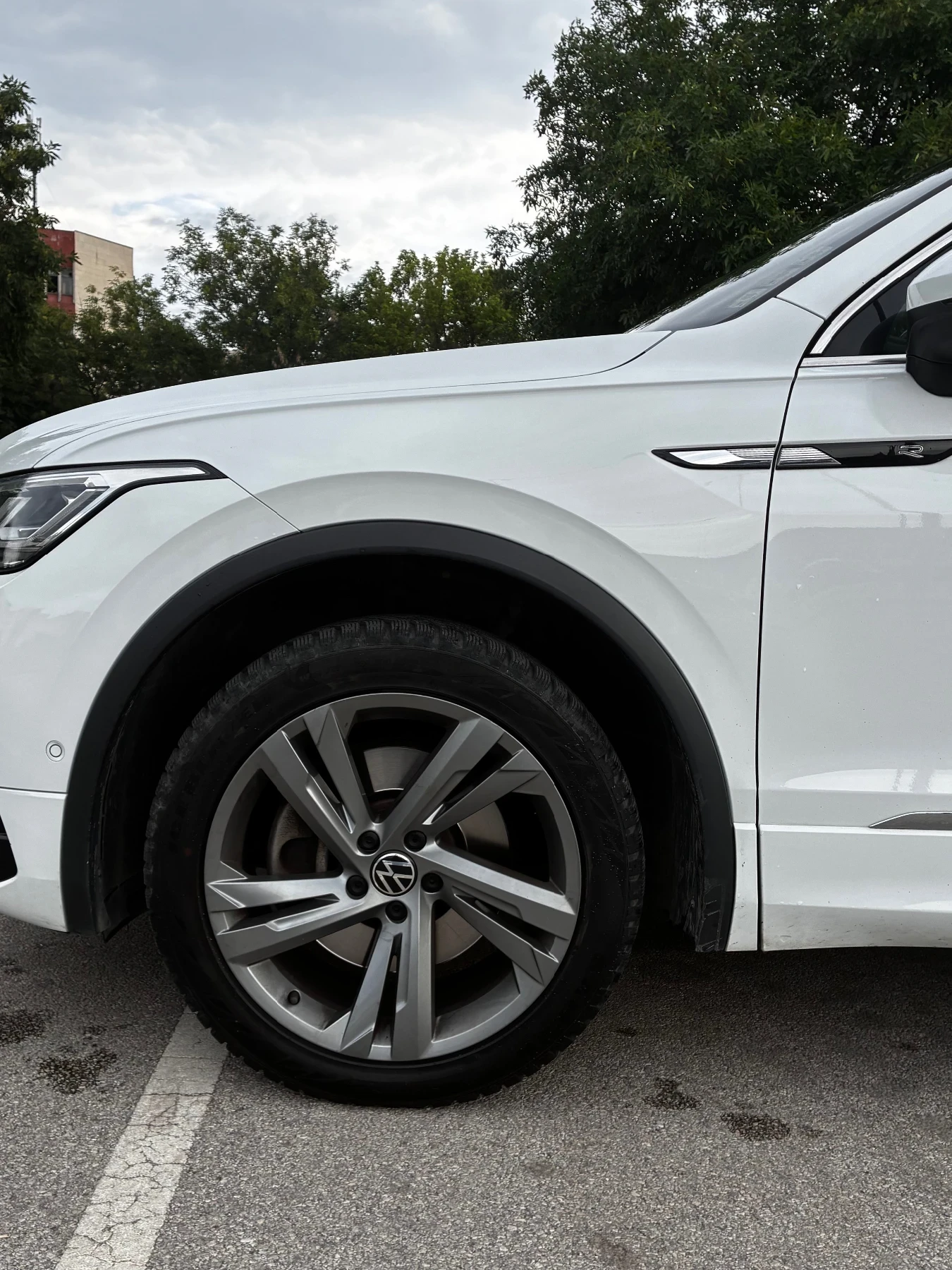 VW Tiguan Allspace Allspace R-line 4-motion още 30 месеца гаранция, снимка 4 - Автомобили и джипове - 54892377