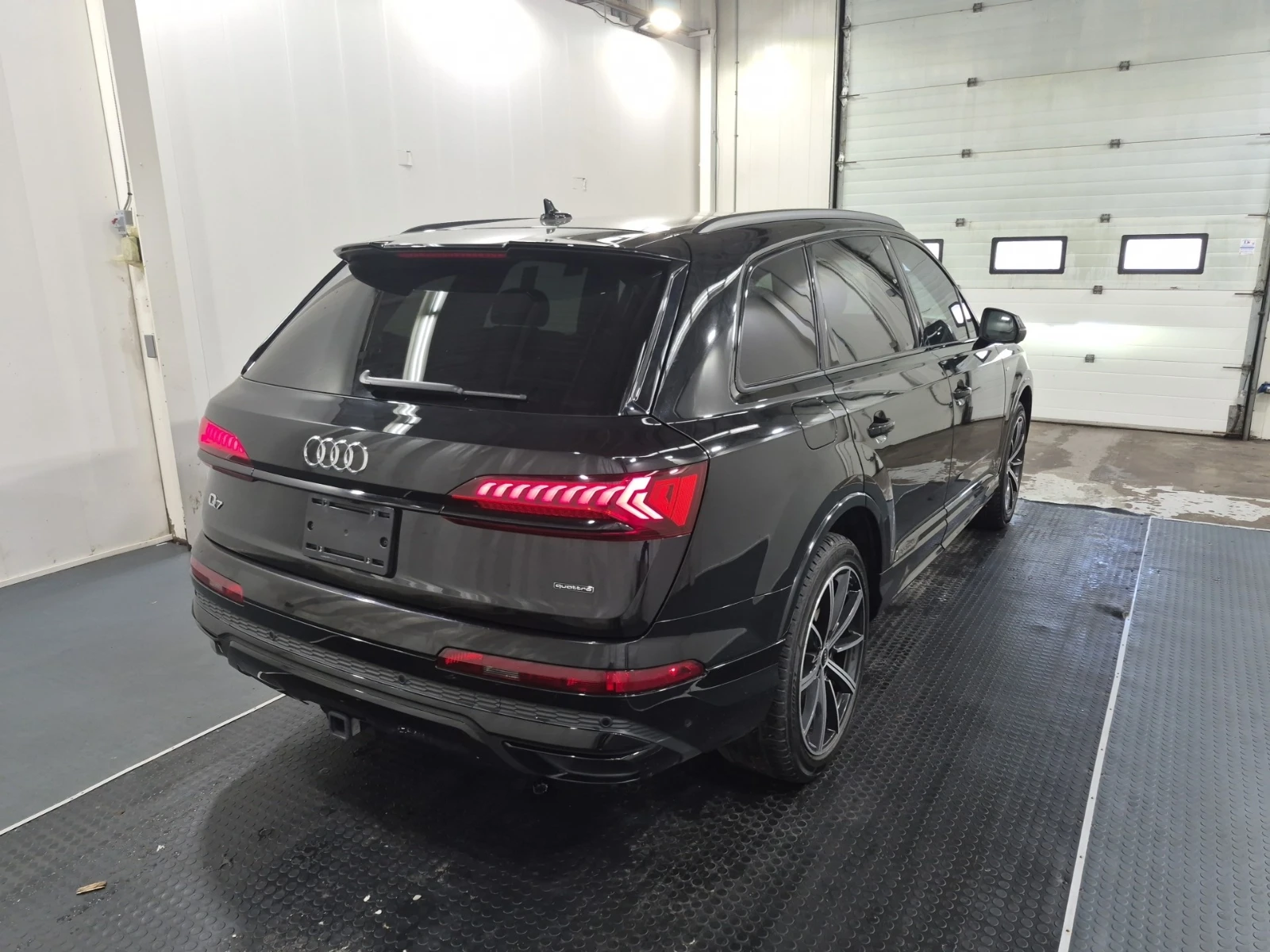 Audi Q7 Progressive* ОБДУХВАНЕ * ПАНОРАМА * , снимка 4 - Автомобили и джипове - 54973400