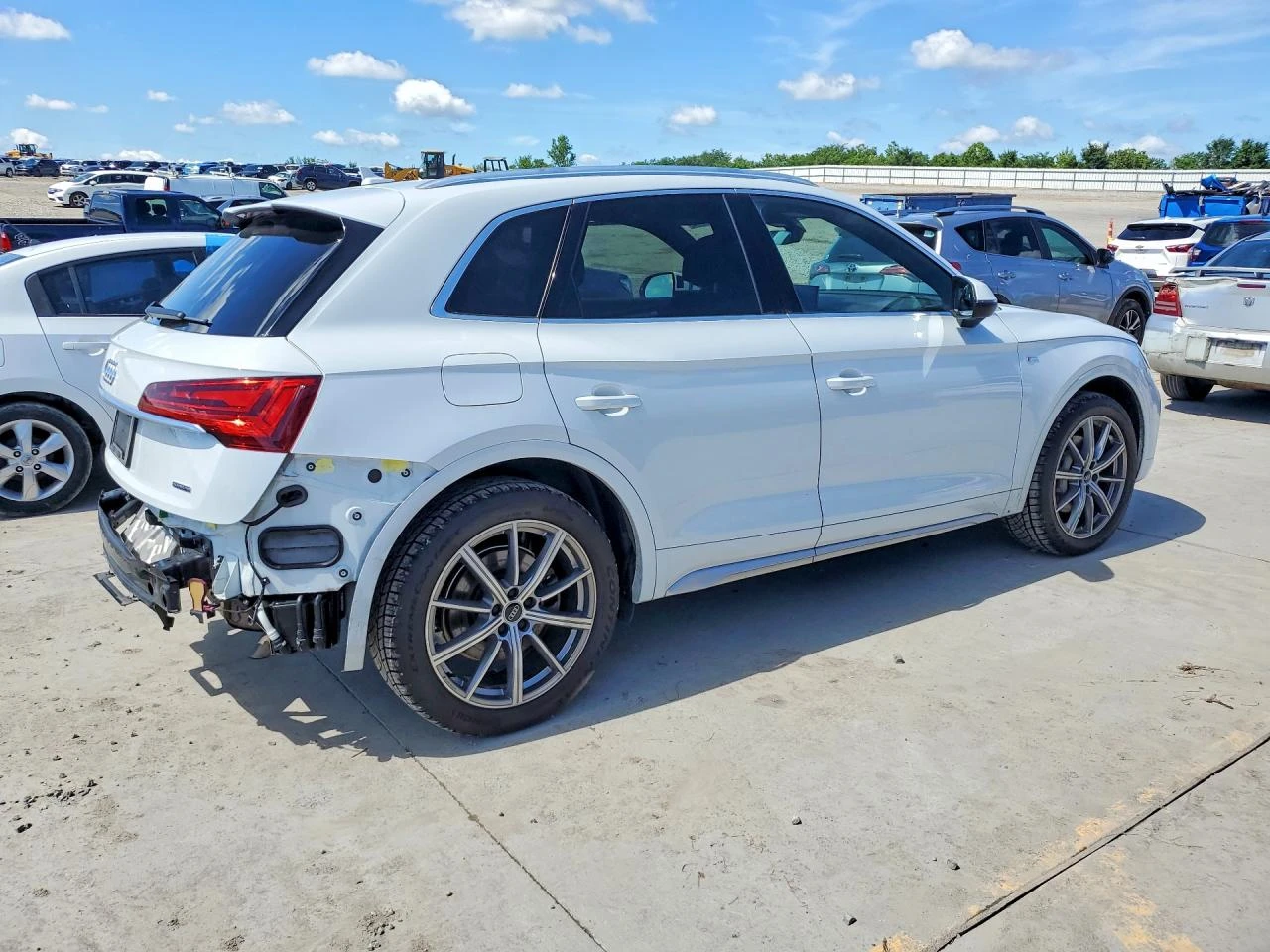 Audi Q5 2.0l E Premium Plus, снимка 3 - Автомобили и джипове - 55093922