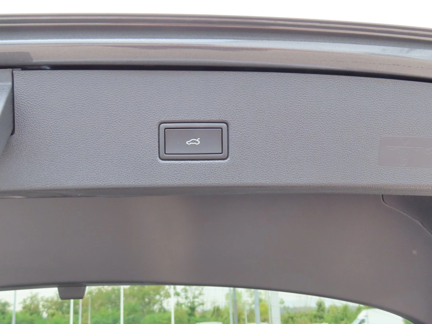 VW T-Roc, снимка 13 - Автомобили и джипове - 56420404