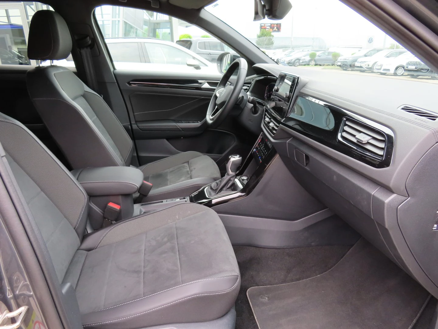 VW T-Roc, снимка 6 - Автомобили и джипове - 56420404
