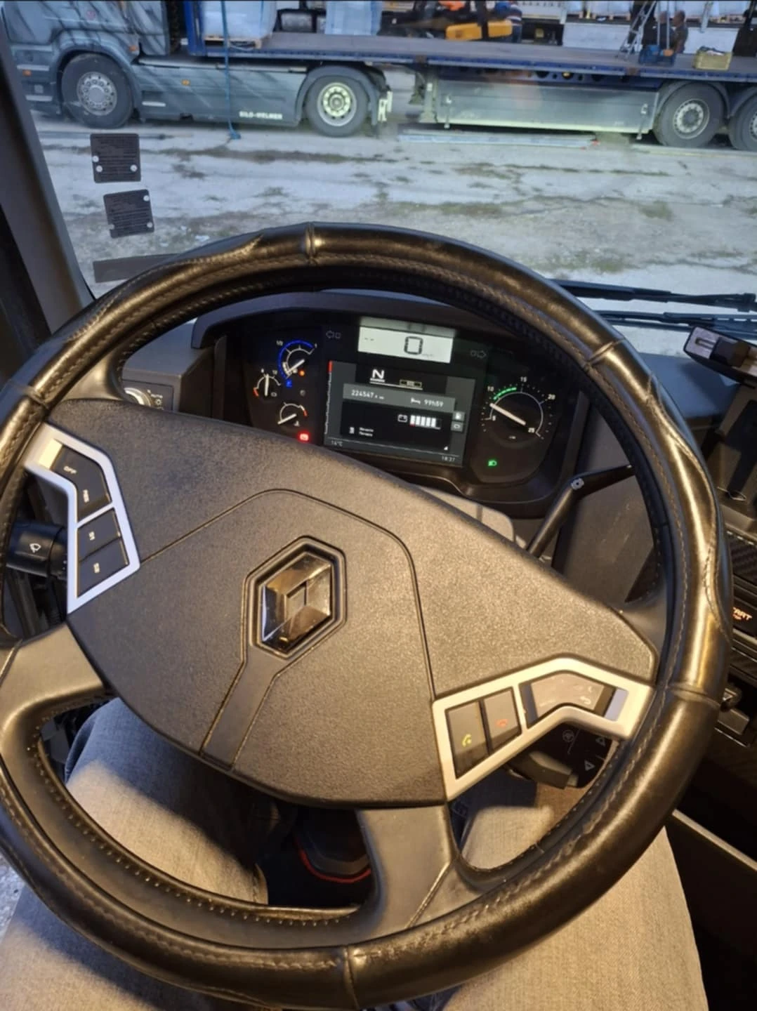 Renault T 520 High  - изображение 7