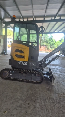      Volvo ECR 25  