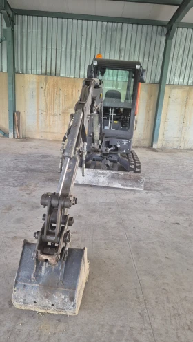      Volvo ECR 25  